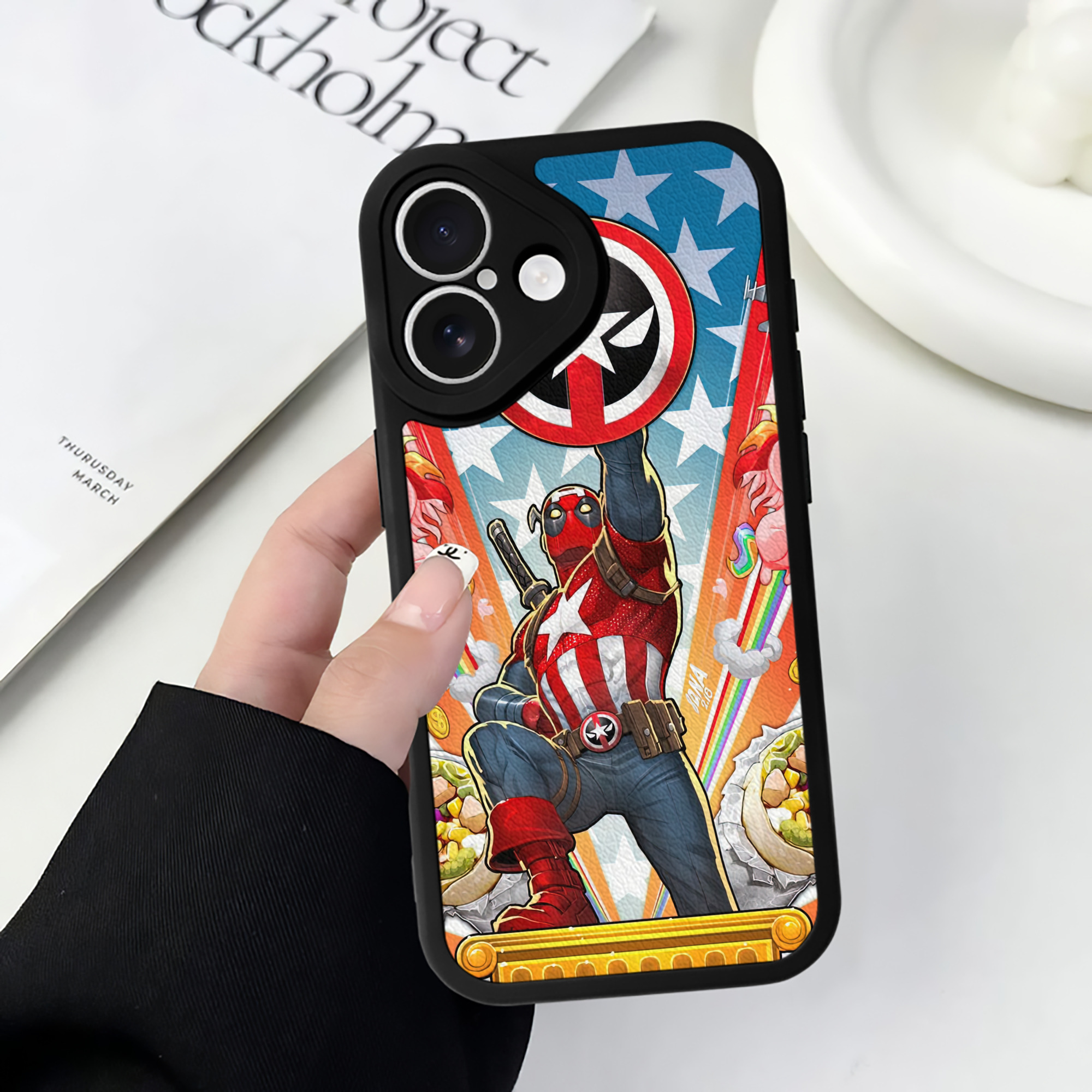 （画像用） Deadpool デッドプール 【iPhone 16シリーズ対応】シリコンスマホケース（レザー調） 材質：シリコン